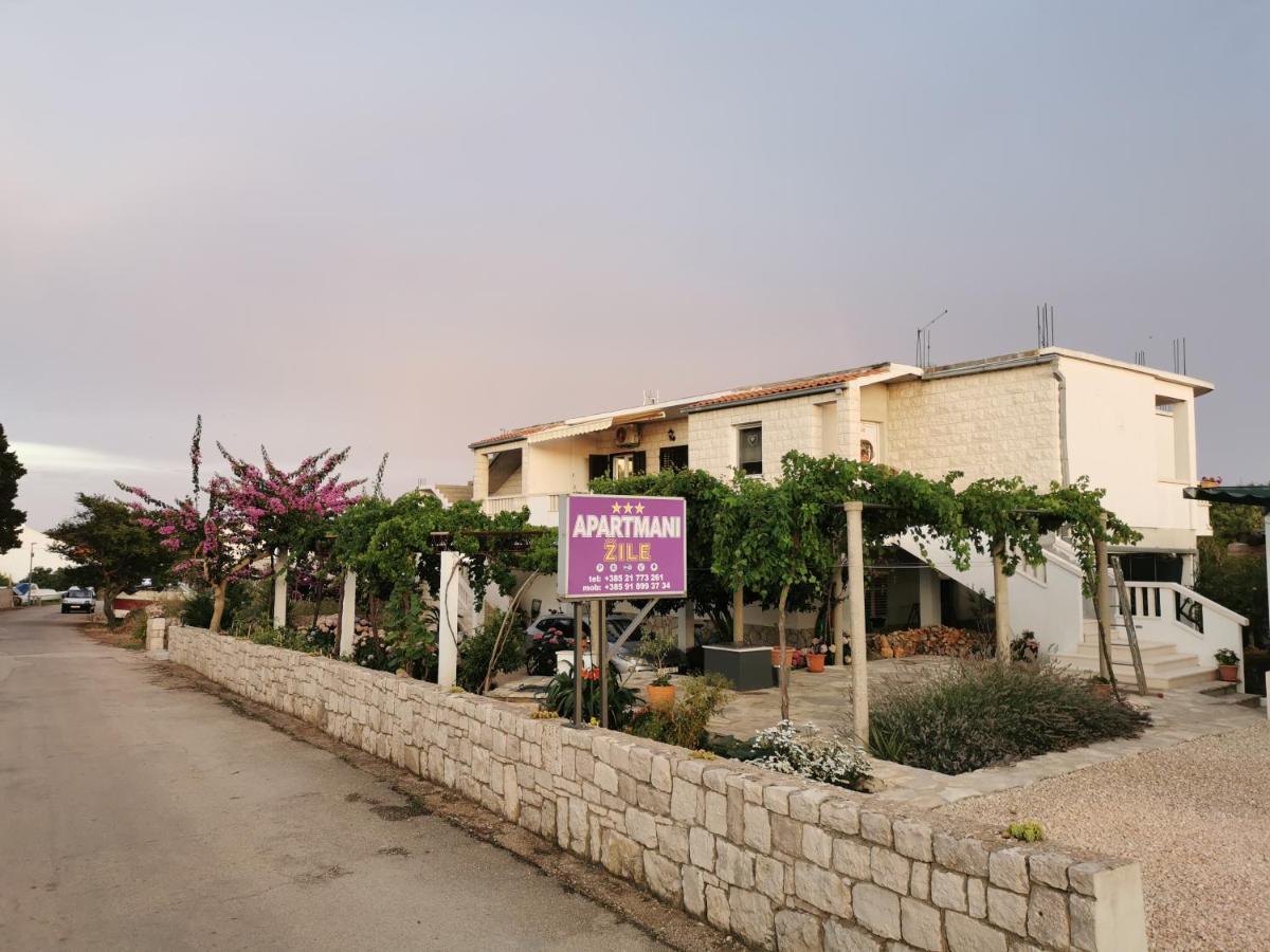 Apartments Zile Sućuraj Exteriér fotografie