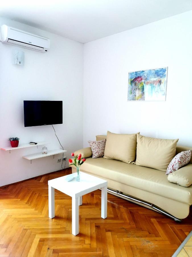 Apartments Zile Sućuraj Exteriér fotografie